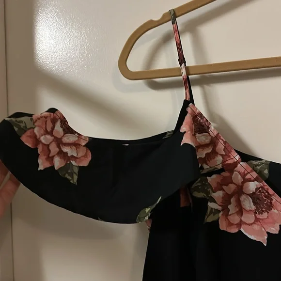 Beautiful maxi dress with roses - Picture 4 of 7